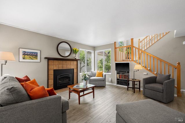 1312 Foothill Dr, Healdsburg, CA 95448