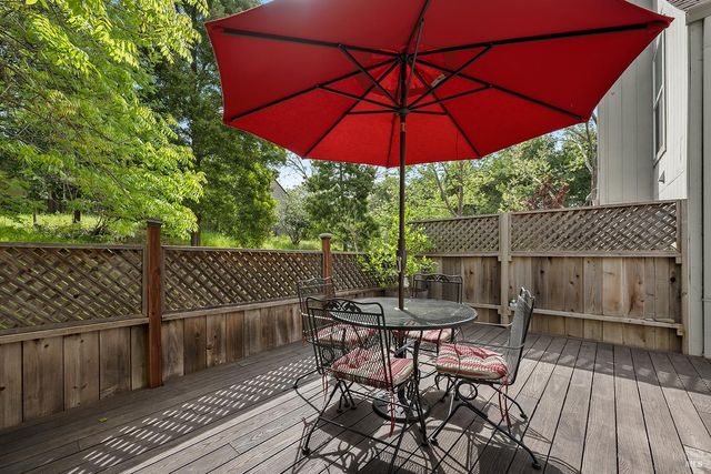 1312 Foothill Dr, Healdsburg, CA 95448