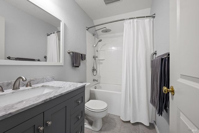 1312 Foothill Dr, Healdsburg, CA 95448