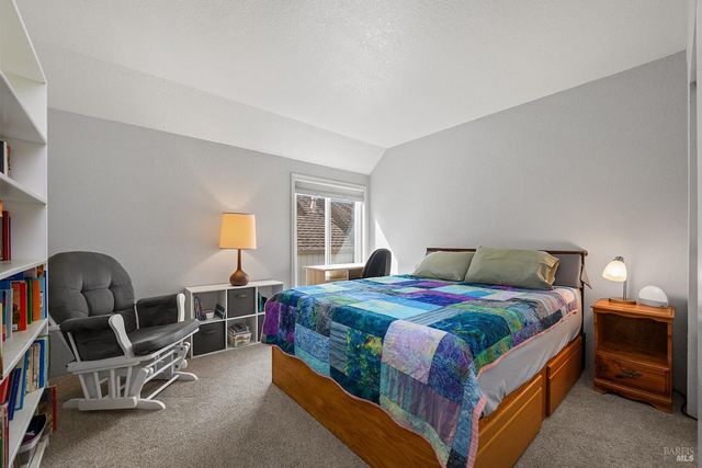 1312 Foothill Dr, Healdsburg, CA 95448