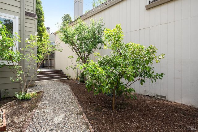 1312 Foothill Dr, Healdsburg, CA 95448