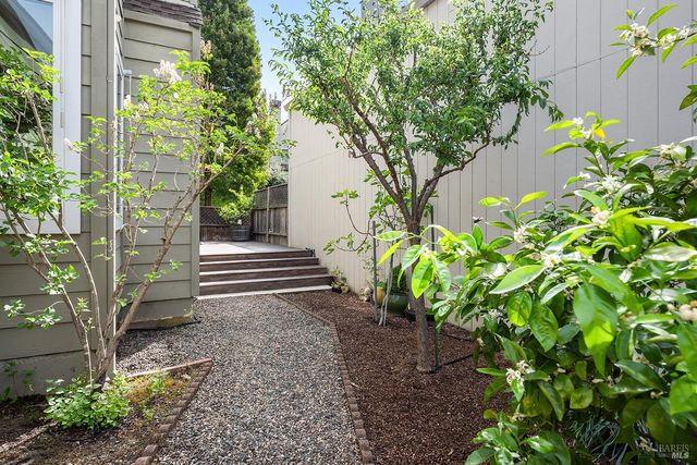 1312 Foothill Dr, Healdsburg, CA 95448