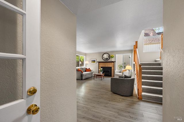 1312 Foothill Dr, Healdsburg, CA 95448