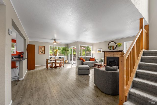 1312 Foothill Dr, Healdsburg, CA 95448