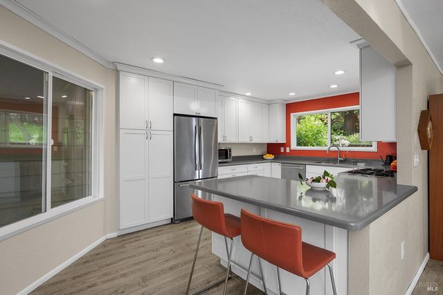 1312 Foothill Dr, Healdsburg, CA 95448