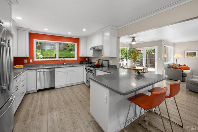 1312 Foothill Dr, Healdsburg, CA 95448