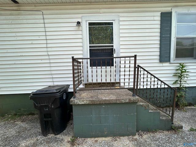 35 W Wilkinson Avenue, Gadsden, AL 35904