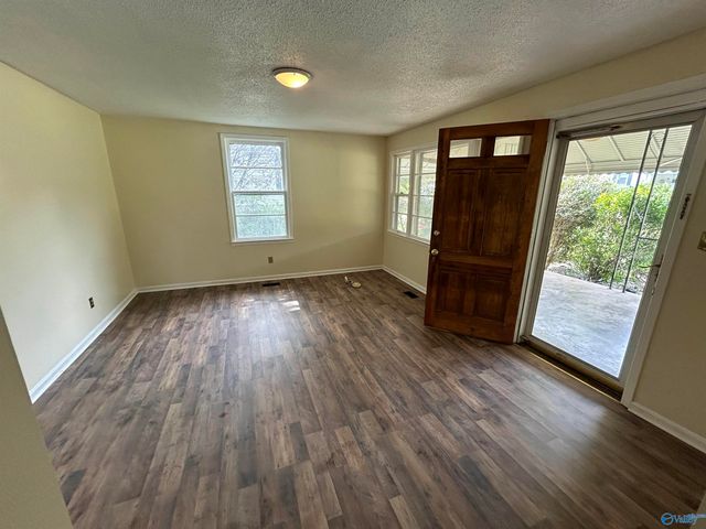 35 W Wilkinson Avenue, Gadsden, AL 35904
