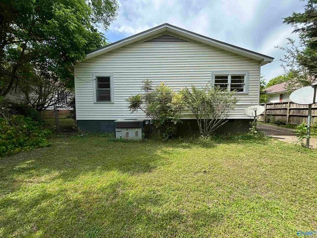 35 W Wilkinson Avenue, Gadsden, AL 35904