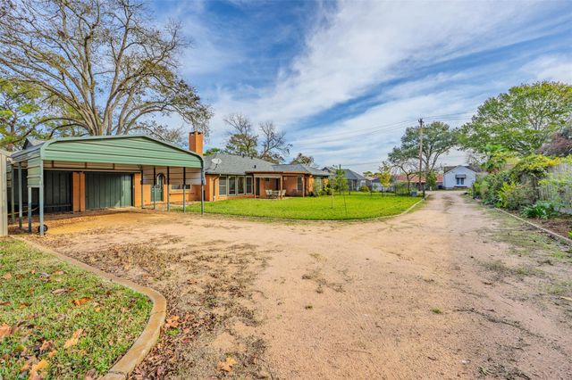 1700 S Park Street, Brenham, TX 77833