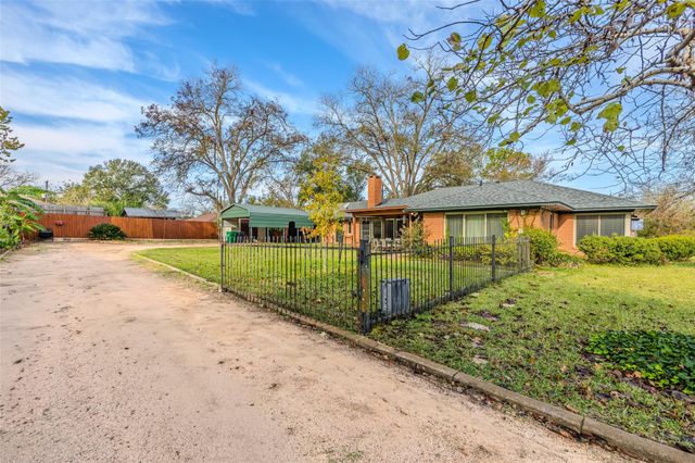 1700 S Park Street, Brenham, TX 77833