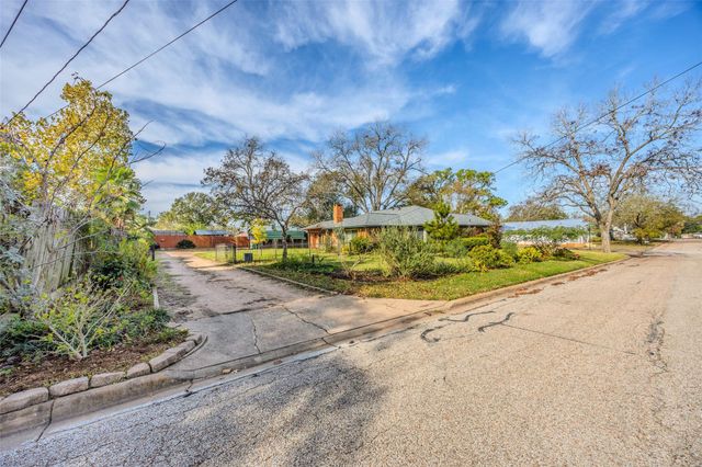 1700 S Park Street, Brenham, TX 77833
