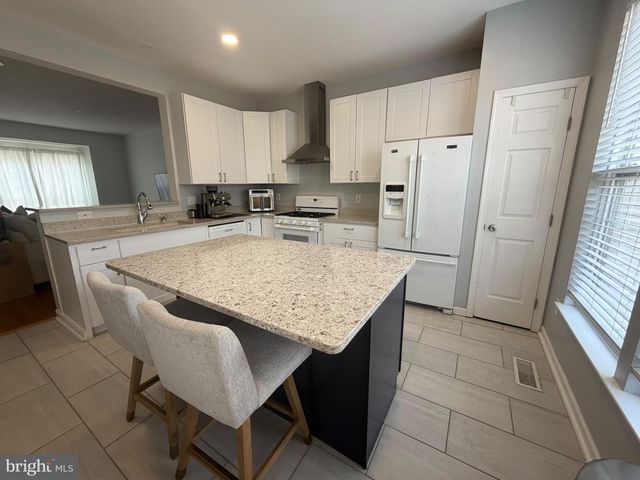 7866 DOGUE INDIAN CIR, Lorton, VA 22079