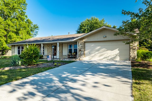 505 Pheasant Run, Zionsville, IN 46077