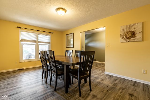 505 Pheasant Run, Zionsville, IN 46077