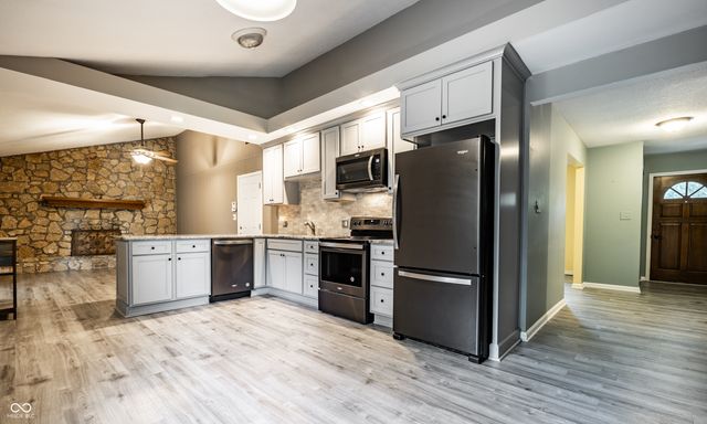 505 Pheasant Run, Zionsville, IN 46077