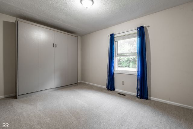 505 Pheasant Run, Zionsville, IN 46077