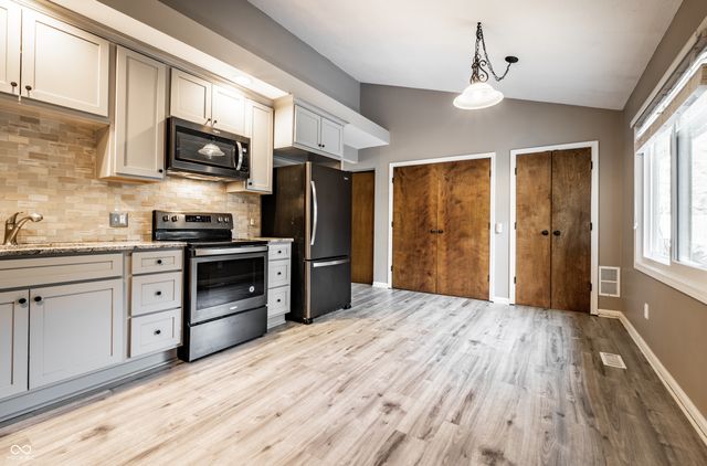 505 Pheasant Run, Zionsville, IN 46077