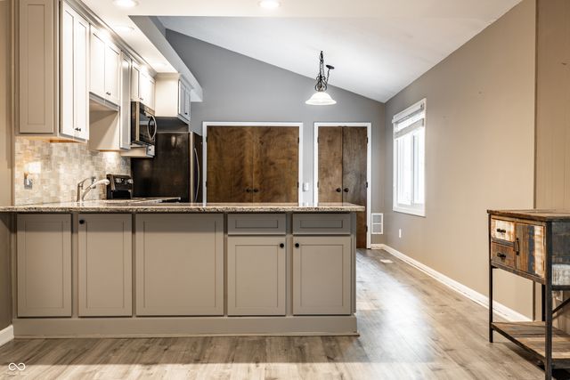 505 Pheasant Run, Zionsville, IN 46077