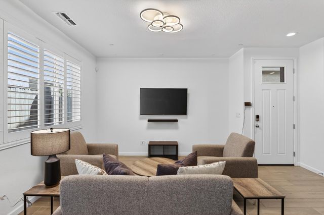 8347 Frontera, Sacramento, CA 95829