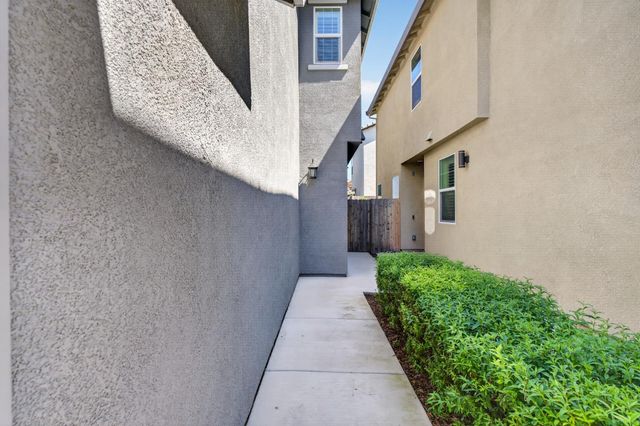 8347 Frontera, Sacramento, CA 95829