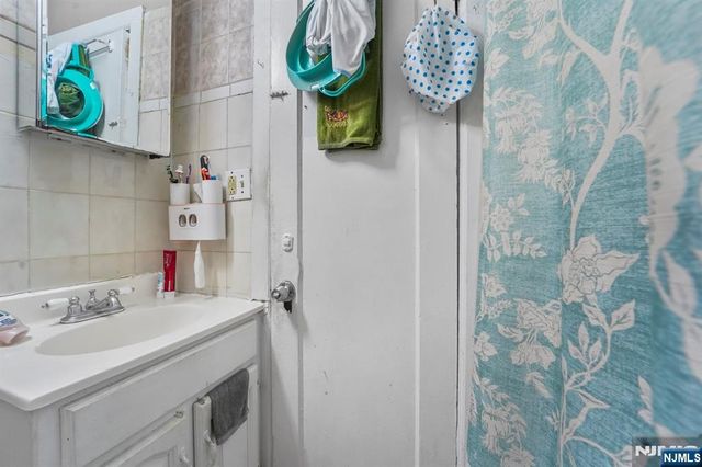 715 22nd Street, Union City, NJ 07087