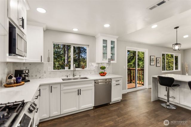 1525 218th Place NE, Sammamish, WA 98074