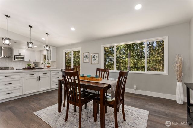 1525 218th Place NE, Sammamish, WA 98074