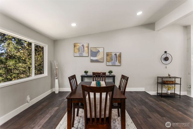 1525 218th Place NE, Sammamish, WA 98074