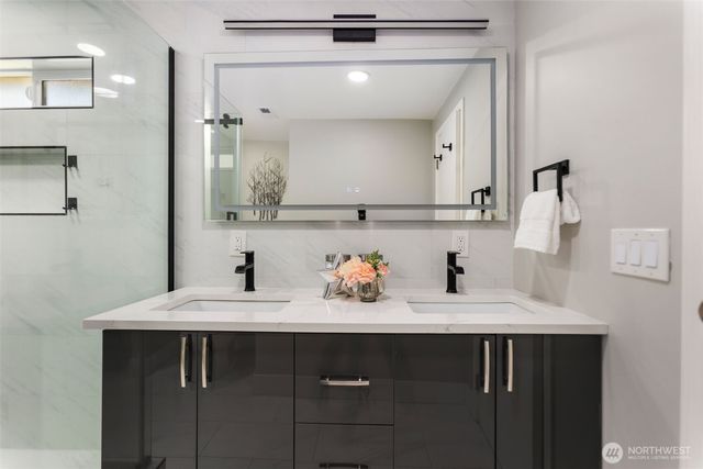 1525 218th Place NE, Sammamish, WA 98074