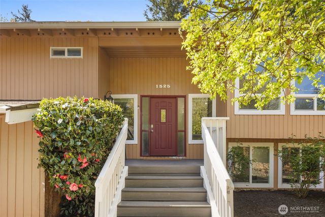 1525 218th Place NE, Sammamish, WA 98074