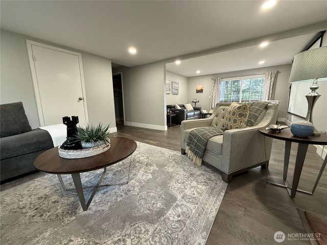 1525 218th Place NE, Sammamish, WA 98074