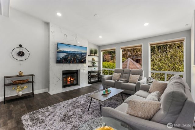 1525 218th Place NE, Sammamish, WA 98074