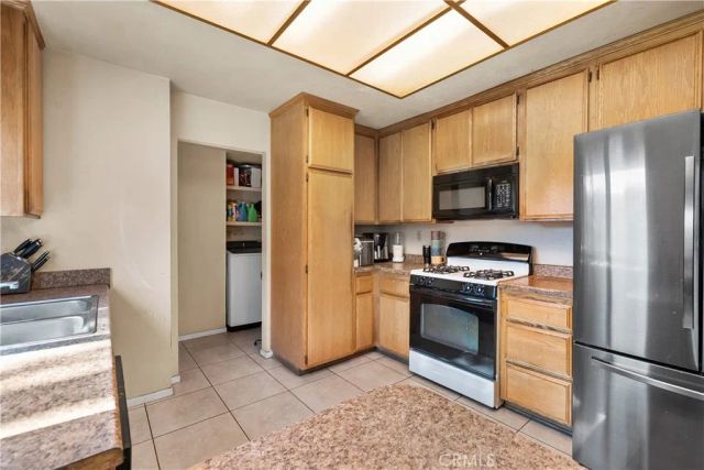 859 S Spruce, Rialto, CA 92376
