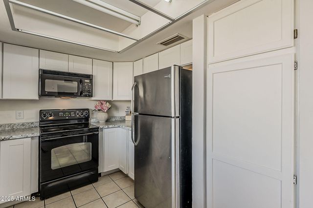 6940 W NORTHVIEW Avenue, Glendale, AZ 85303