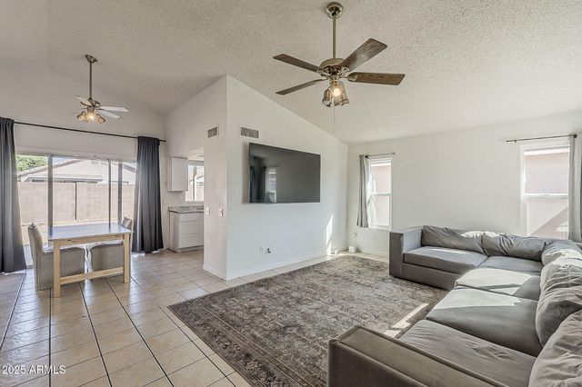 6940 W NORTHVIEW Avenue, Glendale, AZ 85303