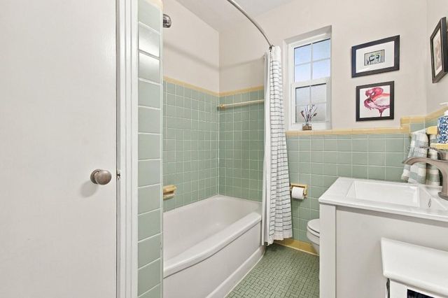 125 22ND AVENUE NE, St Petersburg, FL 33704