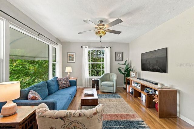 125 22ND AVENUE NE, St Petersburg, FL 33704