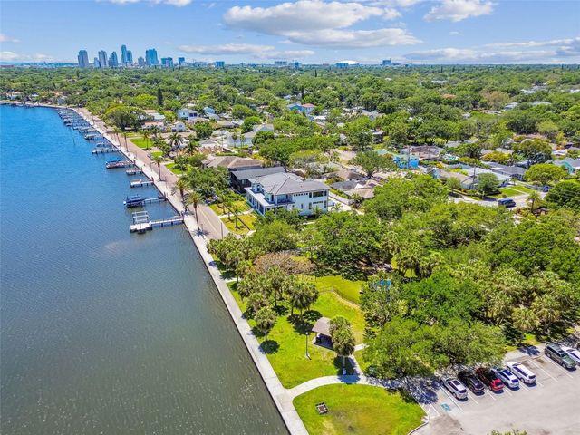 125 22ND AVENUE NE, St Petersburg, FL 33704