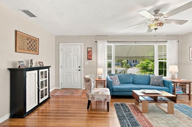 125 22ND AVENUE NE, St Petersburg, FL 33704