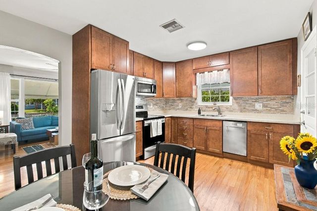 125 22ND AVENUE NE, St Petersburg, FL 33704