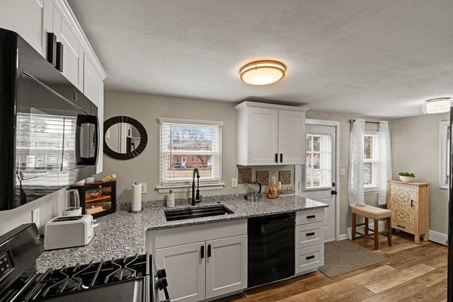 38 Village Green Dr 77, North Andover, MA 01845