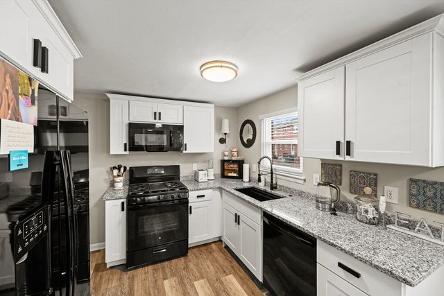 38 Village Green Dr 77, North Andover, MA 01845