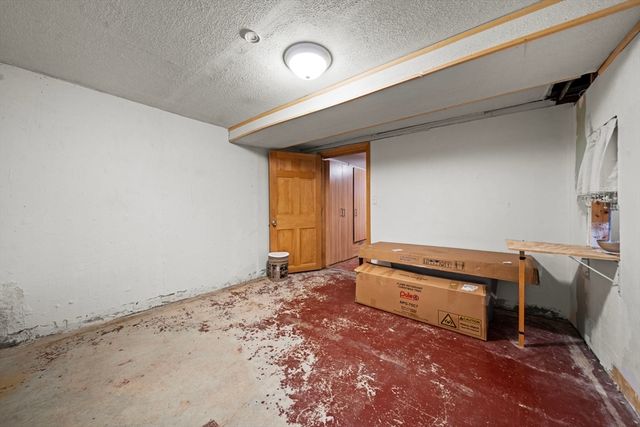 38 Village Green Dr 77, North Andover, MA 01845