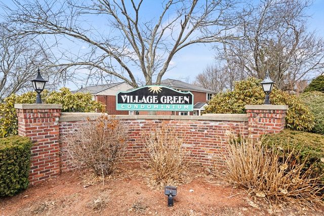 38 Village Green Dr 77, North Andover, MA 01845