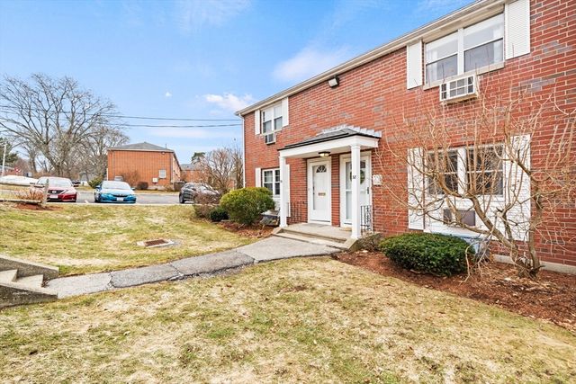 38 Village Green Dr 77, North Andover, MA 01845