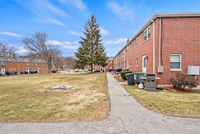 38 Village Green Dr 77, North Andover, MA 01845