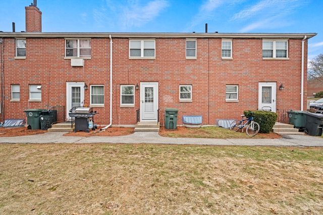 38 Village Green Dr 77, North Andover, MA 01845