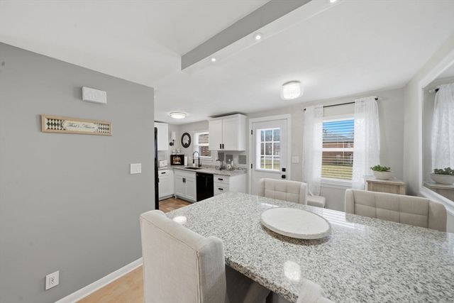 38 Village Green Dr 77, North Andover, MA 01845