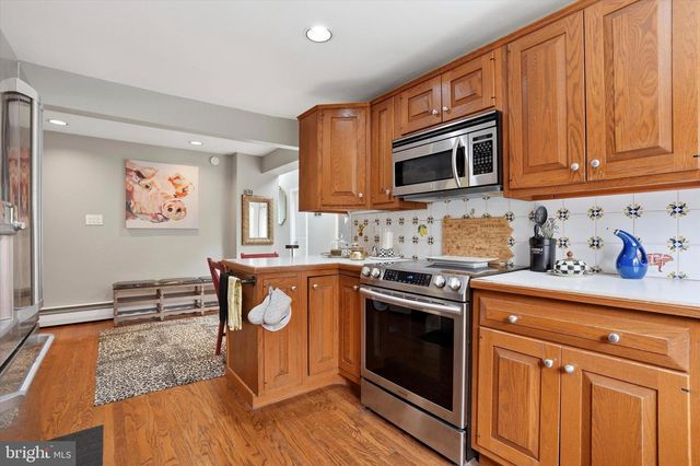 647 FERNFIELD CIR, Wayne, PA 19087